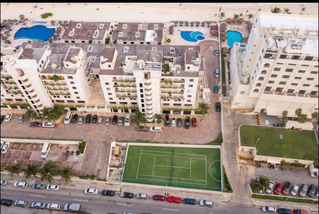 Amazing Beachfront Apartment Cancún Exterior foto