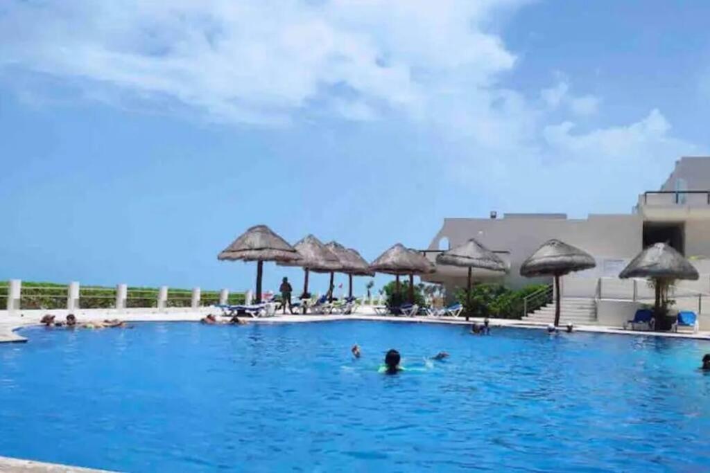 Amazing Beachfront Apartment Cancún Exterior foto