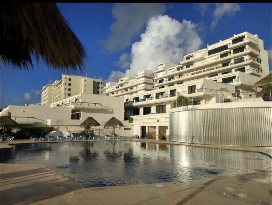 Amazing Beachfront Apartment Cancún Exterior foto