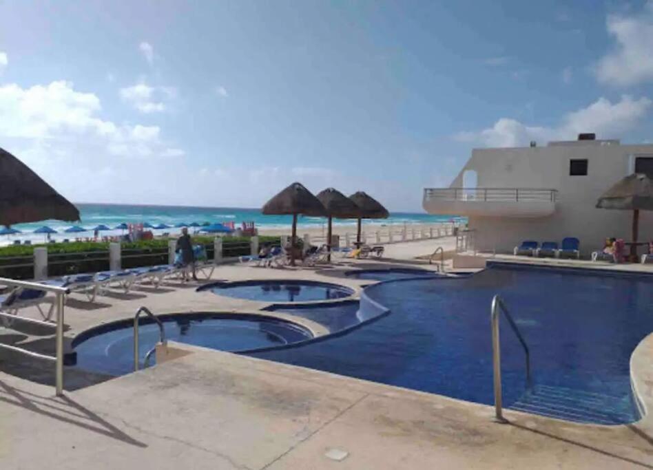 Amazing Beachfront Apartment Cancún Exterior foto